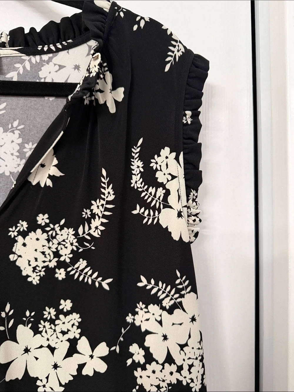 Michael Kors Black & Cream Floral Sleeveless V-Neck Dress